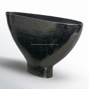 Jarrón de Resina Curvo Rosa Bebé Hecho a Mano, Decoración Escultural Moderna, Centro de Mesa Elegante, Estilo Clásico, Porta Flores con Estilo - Product Image 3