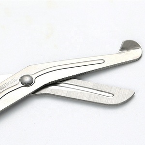 Tijeras Médicas de Acero Inoxidable Negro de 14.5cm, Tijeras para Vendajes, Tijeras para Gasa, Corte de Lona, Primeros Auxilios Domésticos, Reutilizables - Product Image 3