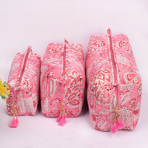 กระเป๋าเครื่องสำอางแบบพกพาขนาดใหญ่ลายบล็อกพิมพ์ลายทนทานใหม่  กระเป๋าใส่เครื่องสำอางแบบควิลท์  กระเป๋าของขวัญสำหรับเพื่อนเจ้าสาว  ซักล้างได้ - Product Image 1