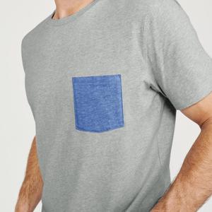 T-shirt à manches courtes gris pour homme avec poche poitrine bleue, coupe classique, en jersey de coton décontracté, col rond - Product Image 1