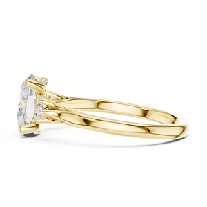 Bague de fiançailles en or jaune avec diamant taille ovale, bague de mariage solitaire à trois pierres avec diamants latéraux pour femme - Product Image 5