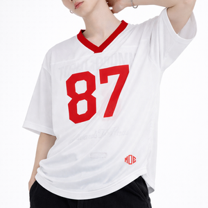 Camiseta de fútbol americano estilo B2B, de malla oversize, cuello en V, con estampado de número personalizado, ligera, para equipos, producción OEM a granel. - Product Image 4