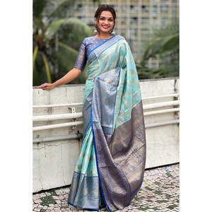 Sari en soie Kanjivaram bleue, tissu doux, Leheriya, tissage traditionnel Zari, vêtements indiens et pakistanais par Elite Weaves - Product Image 1