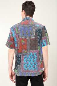 Chemise homme premium en polyester à imprimé floral multicolore, coupe classique, col chemise et manches courtes. - Product Image 3