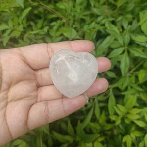 Cristal de quartz clair naturel de qualité supérieure, cœur gonflé, pierre précieuse de guérison, vente en gros de cœurs de pierres précieuses d'Aameena Agate - Product Image 2