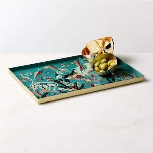 Bandeja de Servir Redonda de Metal Esmaltado Hecha a Mano con Acabado Dorado, Bandeja Decorativa Duradera y Brillante, Apta para Alimentos, para Bebidas y Aperitivos - Product Image 3