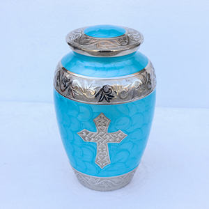 โกศบรรจุอัฐิทองเหลืองพรีเมียม สลักลายด้วยมือ สำหรับบรรจุอัฐิมนุษย์ โกศทองเหลืองสั่งทำพิเศษ โกศบรรจุอัฐิทองเหลืองสำหรับผู้ใหญ่ งานฝีมือ ขายส่ง - Product Image 6