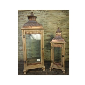 Lanterne porte-bougie artisanale en bois naturel avec panneaux en verre et poignée en corde, décoration de table - Product Image 1