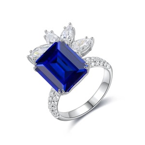 Bague de cocktail moderne en argent 925 avec saphir, diamant taille émeraude, sertissage pavé, style géométrique de luxe pour fiançailles - Product Image 2
