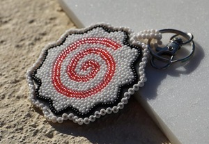 Bracelet à breloques moderne et élégant, breloque personnalisée pour femmes, design élégant - Product Image 5