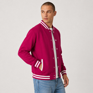 Chaqueta estilo universitario diseñada con un ajuste premium y un atractivo atemporal para uso casual, viajes y un estilo moderno de streetwear. - Product Image 5