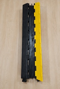 Reductor de velocidad de 14 pulgadas de ancho y 50 mm de altura, de caucho termoplástico, instalación fija, amarillo y negro, para superficies de asfalto y hormigón - Product Image 4