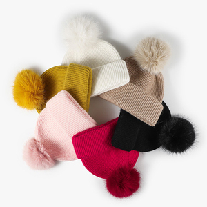 Bonnet à pompon en gros avec logo personnalisé d'un fabricant de bonnets pour les programmes de vente au détail d'hiver aux États-Unis, saison d'automne - Product Image 2