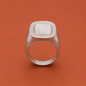Anillo de Plata S925 Moderno, Estilo Hip Hop, Completamente Cubierto de Moissanita Redonda con Claridad VVS, Diseño Cuadrado Audaz - Product Image 4