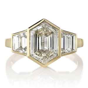 แหวนเพชรทรงหกเหลี่ยมและทรงบาแก็ตต์แบบโมเดิร์น ประดับเพชรแล็บสามเม็ด ทองคำขาว 14k สำหรับผู้หญิง ของขวัญแต่งงานสำหรับเพื่อนเจ้าสาว - Product Image 4