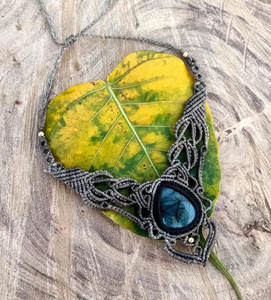 Collier pendentif en macramé fait main avec perles |   Bijoux en cristal de guérison bohème avec chaîne en alliage de cuivre et de zinc - Cadeau d'anniversaire - Product Image 4