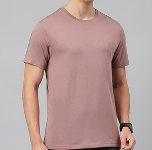 Camiseta básica de algodón para hombre OEM, de corte regular, manga corta, ligera, informal, para entrenamiento deportivo, viajes y uso diario. - Product Image 1