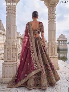 Conjunto de Lehenga de terciopelo para boda con apliques de Dori, motivos tradicionales, lentejuelas, hilo y flores coloridas - Proveedor indio - Product Image 2
