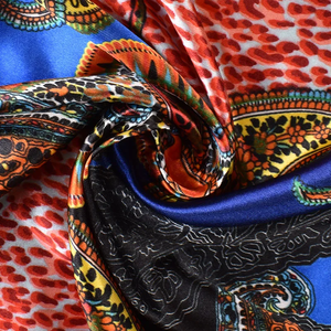 1 pièce Foulard carré en satin pour femme 90x90 pouces, accessoire d'été polyvalent pour la plage, foulard de mode, serviette à cheveux polyvalente pour les fêtes - Product Image 6