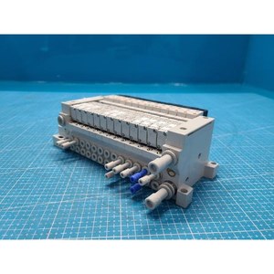 Conjunto de Válvulas Solenoides Neumáticas SMC VQ1100Y-5 + VQ1200Y-5, Usadas como Piezas de Repuesto para Equipos Legacy Semiconductor - Product Image 4