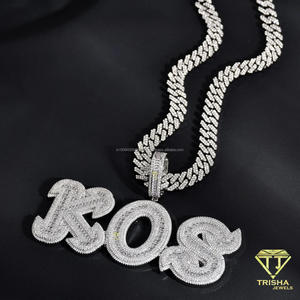 Colgante Personalizado con Nombre KOS en Moissanita y Diamantes, Superficie con Letras Brillantes y Cadena Cubana con Incrustaciones de Diamantes - Product Image 6