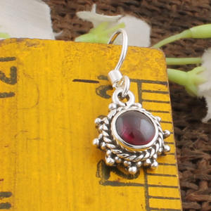 Boucles d'oreilles en grenat rouge naturel, clous en argent sterling 925, bijoux pierre de naissance de janvier, véritables boucles d'oreilles en grenat du Mozambique, cadeau pour femme - Product Image 4