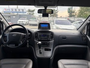Vehículo de Transporte Automático Diésel, Usado, en Buen Estado, Tipo Starex Van MPV - Product Image 3
