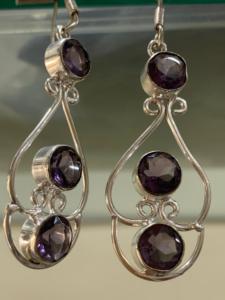 Boucles d'oreilles en améthyste, bijoux faits à la main pour femme, pierre de naissance de mai, pierre naturelle, prix attractif - Product Image 1