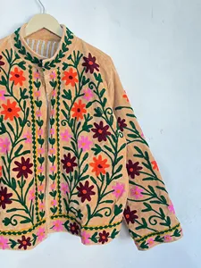 เสื้อแจ็คเก็ตกำมะหยี่สีแทนพรีเมียม ปักลายดอกไม้รอบตัวด้วยมือ โทนสีส้มอบอุ่น เสื้อโค้ทฤดูหนาว - Product Image 4