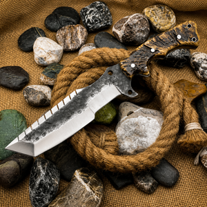 Couteau de chasse Tracker en acier inoxydable forgé à la main sur mesure, manche en corne de cerf, longueur totale 13, OEM ODM disponible, faible MOQ - Product Image 1