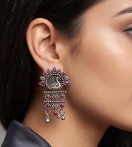 PENDIENTES DIVYORO CON DISEÑO DE PAVÓN - Product Image 3