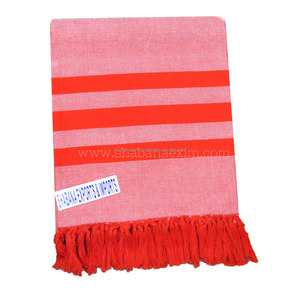 ผ้าห่มผ้าฝ้าย100% มีพู่ดีไซน์ลายทางสีแดง - Product Image 1