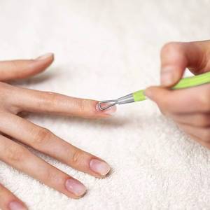 Kit de manucure professionnel en acier inoxydable à double extrémité avec repousse-cuticules et manche vert – Conception réutilisable à double tête - Product Image 2