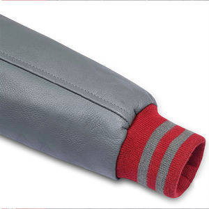 Veste pour homme rouge et grise, style varsity classique, veste de baseball avec manches contrastées, vêtement d'extérieur décontracté, chaud et confortable - Product Image 4