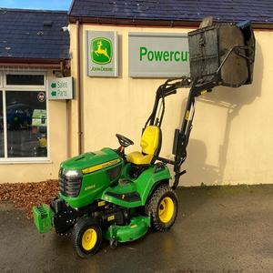 Cortadora de Césped Industrial John Deere X950R de 2 Tiempos y 125cc con Cilindro Único, Caja Recolectora de 200L, Tracción 4x4 y Descarga Trasera al por Mayor - Product Image 3