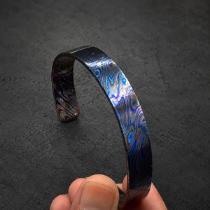 Bracelet manchette en Timascus noir, style Damas, style Viking, métal léger, largeur 9 mm, épaisseur 2-3 mm, cadeau tendance - Product Image 3