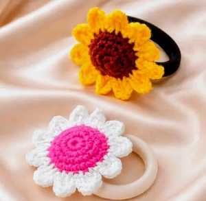 Coletero de Ganchillo con Diseño de Girasol, Ecológico, Ajustable, Hecho a Mano, Regalo Perfecto para Ella, Coletero y Accesorio Floral Estilo Boho - Product Image 4