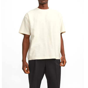 Camiseta 100% algodón para hombre, corte holgado, estampada, con logo personalizado, de alta calidad, peso pesado, hombros caídos, estilo oversized y boxy. - Product Image 1