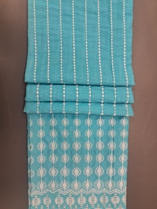 Tissu en coton bleu clair brodé Schiffli avec des détails en fil blanc et bordure festonnée pour robes féminines, vente en gros - Product Image 3