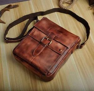 Sac messager unisexe en cuir véritable, sac à bandoulière, sacoche géométrique vintage avec rabat à boucle pour les voyages et le quotidien - Product Image 1