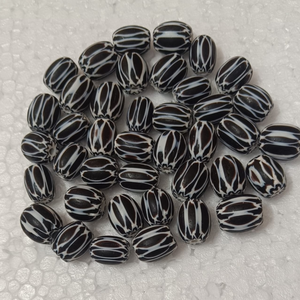 Cuentas de Vidrio Chevron Blancas y Negras Hechas a Mano, Cuentas Ovaladas Rayadas de Vidrio Soplado para Hacer Joyería DIY, Pulseras y Collares al por Mayor - Product Image 1