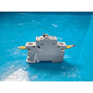 Disjoncteur miniature CUTLER-HAMMER SPCL1C20 1 pôle, utilisé comme pièce détachée pour équipement semi-conducteur d'époque - Product Image 4