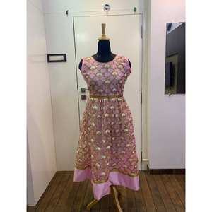 Hermoso vestido Anarkali para fiestas Ropa india y pakistaní con Secuencia e hilo de trabajo - Product Image 2