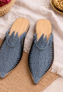 Ensemble de 2 babouches marocaines en raphia faites à la main – Sandales en raphia multicolores et bleues tissées à la main – Chaussures bohèmes - Product Image 2