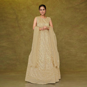 Vestido de Noche Bordado de Primera Calidad con Trabajo de Bordado Completo, Silueta Elegante y Evase, Dupatta Transparente, para Eventos Especiales - Product Image 3