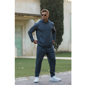 Ensemble de survêtement pour homme bleu foncé à capuche, manches longues, couleur unie, décontracté, taille élastique, poches latérales, 100% polyester, vêtements d'automne - Product Image 3