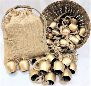 Campanas de metal redondas hechas a mano de estilo vintage moderno, rústicas, de estaño, con cuerda de yute, estilo antiguo, para decoración festiva navideña - Product Image 1