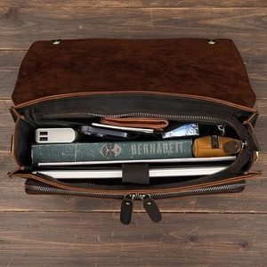 Bolso de Cuero Vintage de Alta Demanda para Portátil, Ideal para Profesionales, Trabajo de Oficina, Reuniones de Negocios y Viajes, Disponible para la Venta - Product Image 4