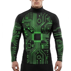 Camiseta de compresión de fútbol de calidad profesional que combina tela transpirable y ajuste elástico para actividades deportivas y de entrenamiento. - Product Image 4