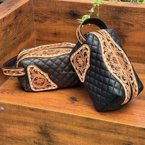 Organisateur de voyage en cuir repoussé à la main personnalisé pour femmes trousse de maquillage à motif matelassé avec fermeture à glissière - Product Image 5